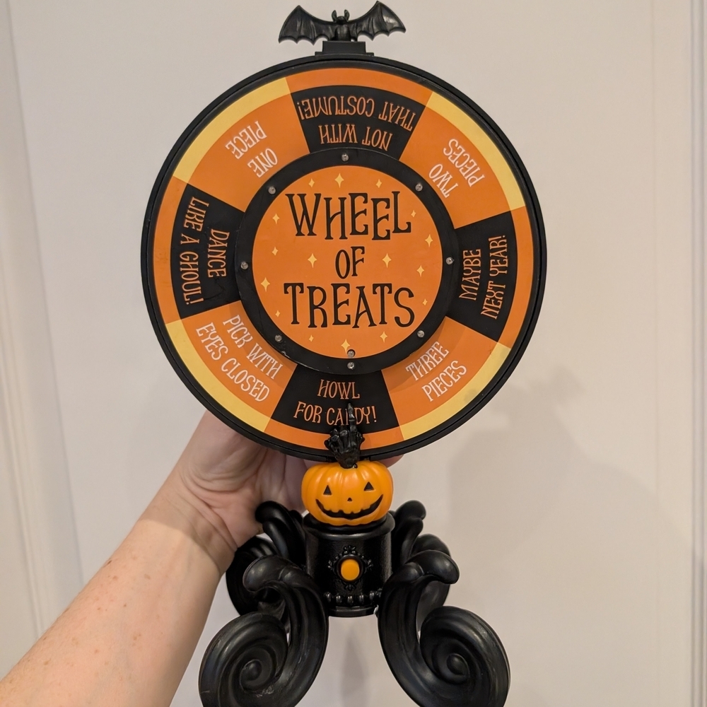 Halloween Wheel of Treats Decor